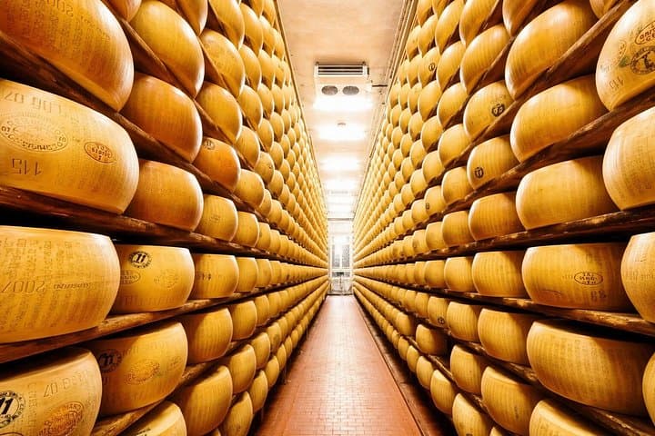Parmigiano-Reggiano Cheese Factory Small group Tour From Parma