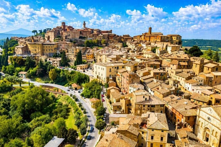 From Rome: Tuscany wines experience with lunch in Montepulciano
