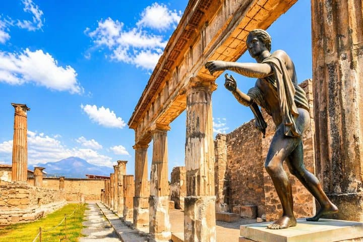 From Rome: Guided Tour of Pompeii and Sorrento Day Trip