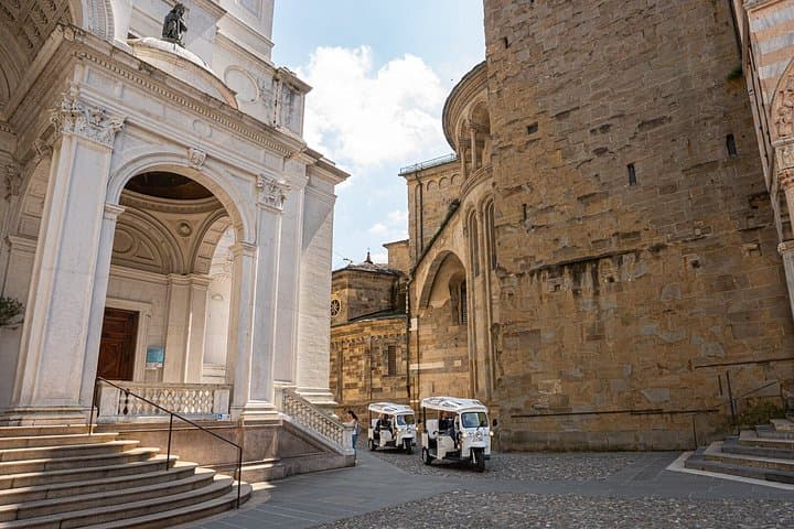 Tour in Tuk Tuk in Bergamo, Upper Town and the ancient Venetian walls