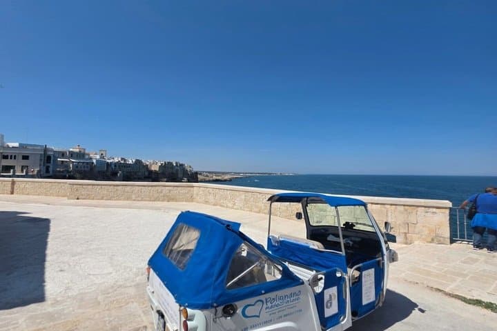 Polignano a Mare: Vintage Private Tour in TukTuk