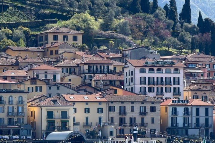 4-hour shared boat tour with landing in Bellagio and Varenna