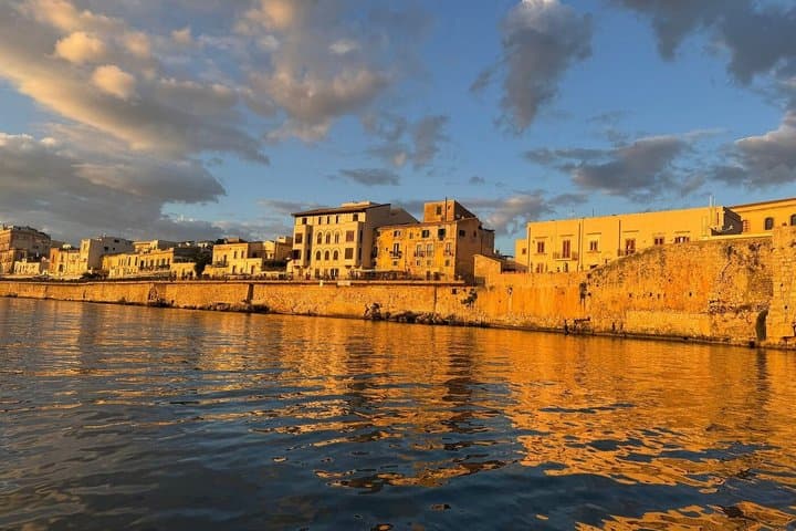Syracuse Tour of Ortigia Island and the Sea Caves