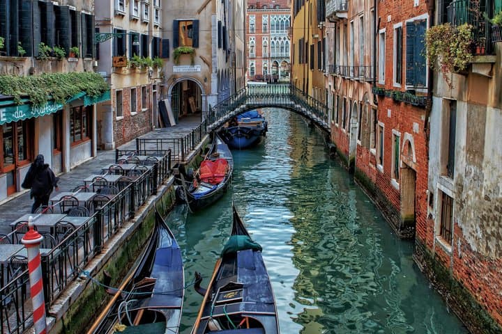 Venice and Verona Full Day Tour by Train from Milan