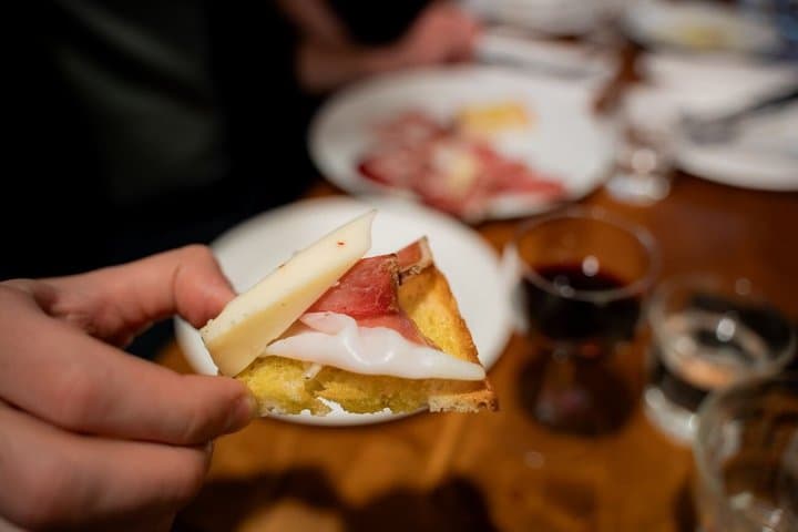 Florence Food & Wine Tour: Tuscan Tastings in the Historic Center