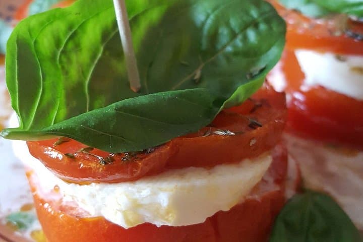 Lecce: Charcuterie Board & Vino Fun