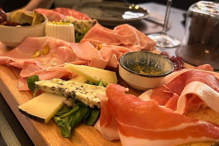 Lecce: Charcuterie Board & Vino Fun