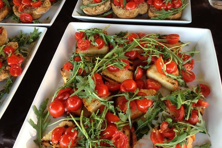 Lecce: Charcuterie Board & Vino Fun