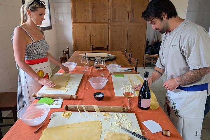 San Gimignano : Pasta Cooking Class with Wine & Panoramic Lunch