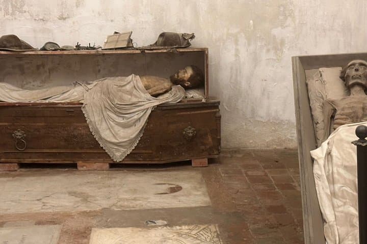 Capuchin Cemetery and Catacombs Tour in Palermo