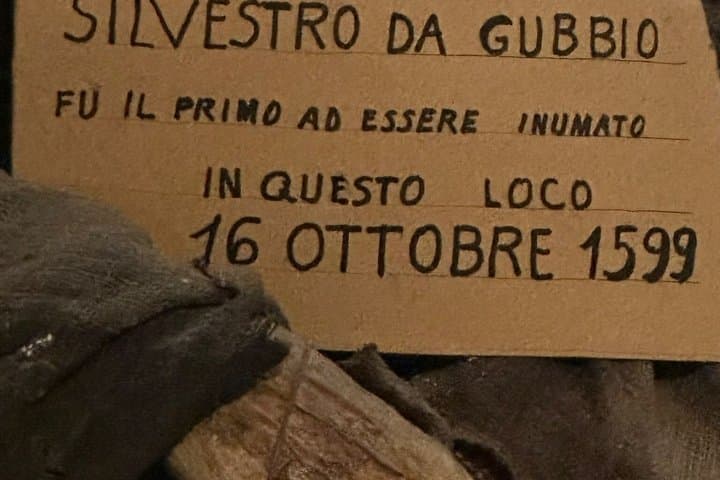 Capuchin Cemetery and Catacombs Tour in Palermo