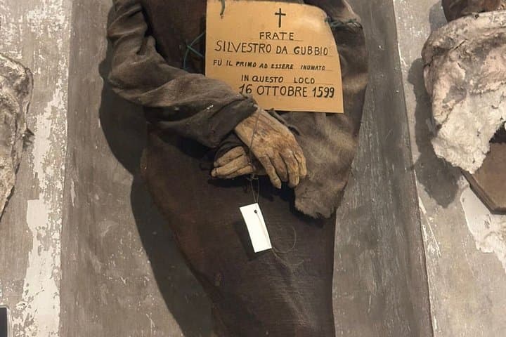 Capuchin Cemetery and Catacombs Tour in Palermo
