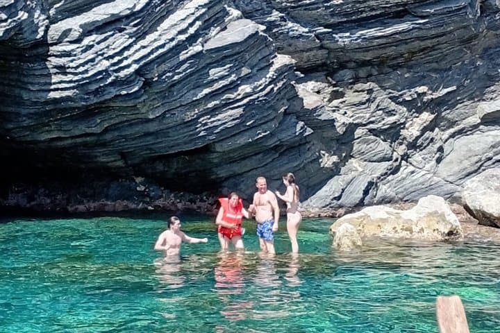 Private boat experiences to Cinque Terre with aperitif