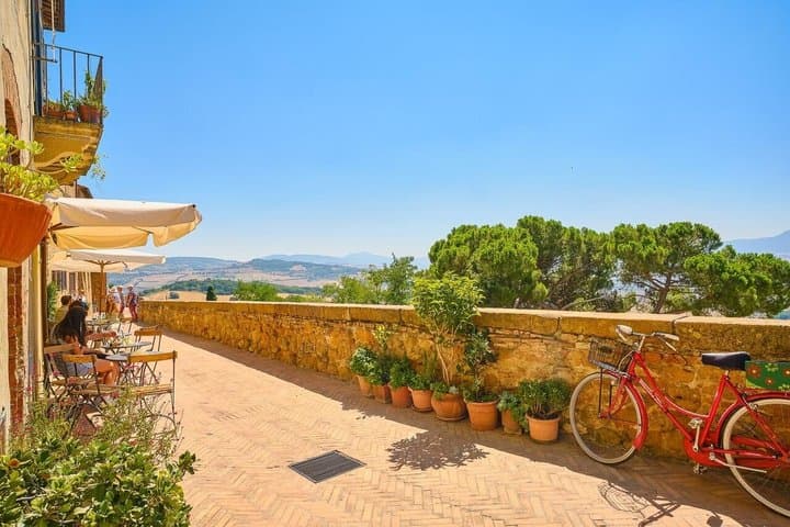 Tuscany from Rome: Montepulciano, Pienza, Wine and Cheese Tasting