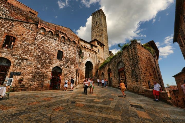 Tuscany from Rome: Montepulciano, Pienza, Wine and Cheese Tasting