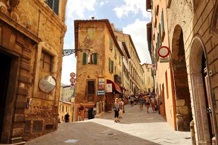 Tuscany from Rome: Montepulciano, Pienza, Wine and Cheese Tasting