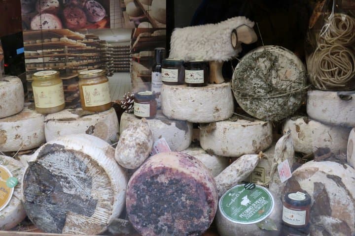 Tuscany from Rome: Montepulciano, Pienza, Wine and Cheese Tasting