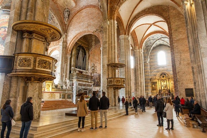 Milan Must‑Sees Private Walking Tour with Gelato for Newcomers.