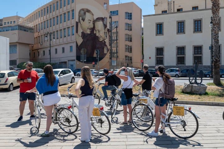 Bike tour of the historic center of Palermo with tasting