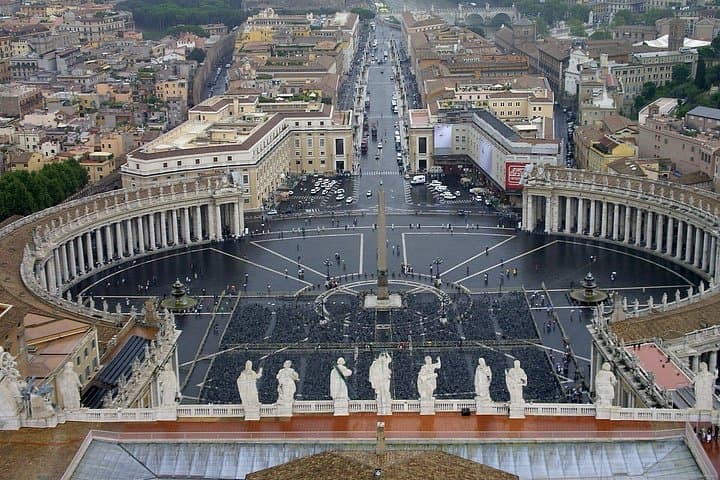 St. Peters Basilica, Papal Tombs and Underground Grottoes Tour