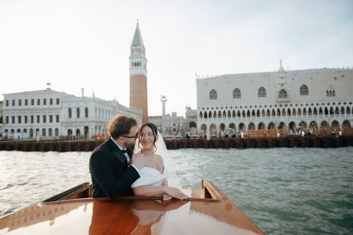Private Gondola ride with Photoshoot & Videos in Venice