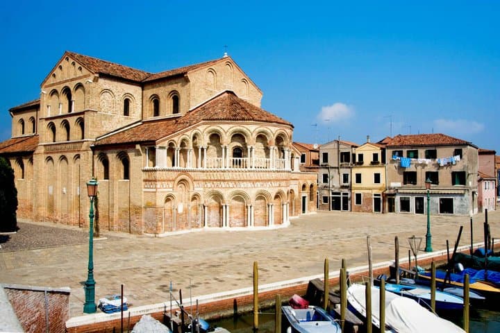Venice Murano and Burano Walking Tour with Audio Guide