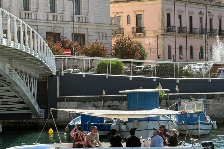 Boat tour of Ortigia Island and sea caves