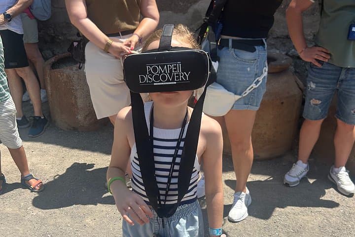 Private Guided Tour and VR Headsets in the Ancient Pompeii