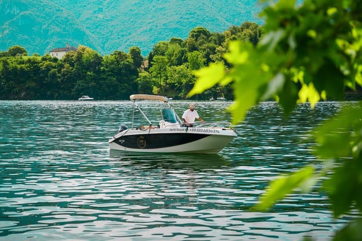 Self Drive Boat Rental License Free in Lake Como