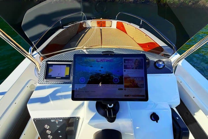 Self Drive Boat Rental License Free in Lake Como