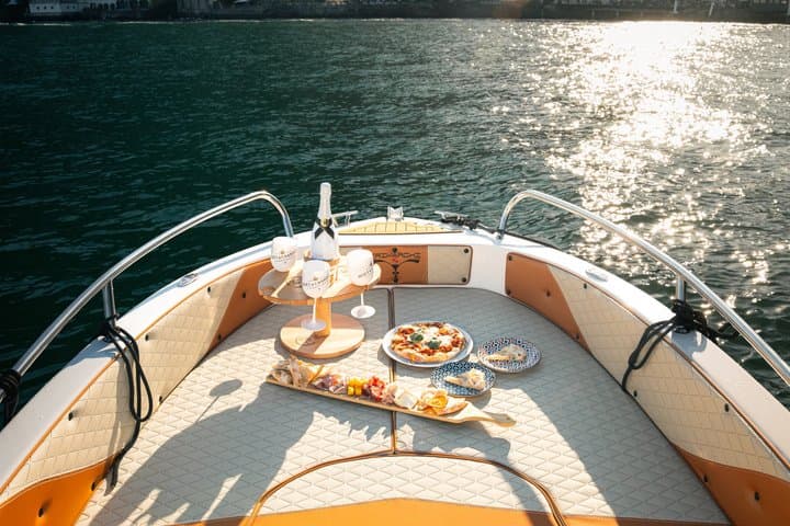Self Drive Boat Rental License Free in Lake Como