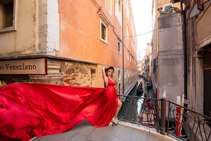 Private Gondola ride with Photoshoot & Videos in Venice