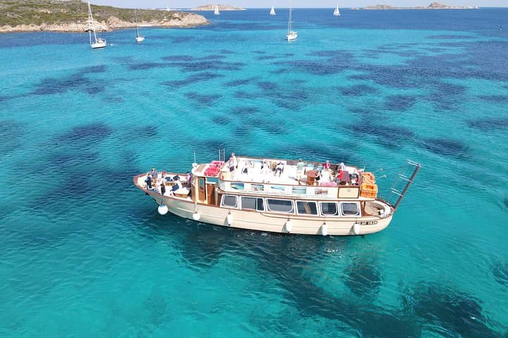 Weekend Tour through the Hidden Bays of the La Maddalena Archipelago