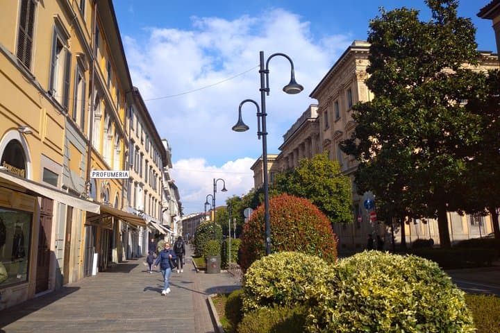 Full Tour of Bergamo Upper and Lower Towns