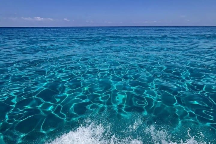 Boat tour with aperitif and stops in Tropea and Capo Vaticano