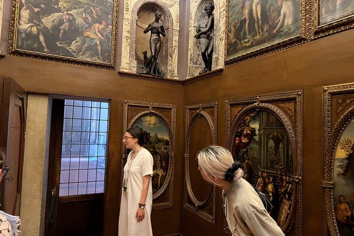 Small-Group Palazzo Vecchio Secret Passages Tour with Lunch Or "Gelato"
