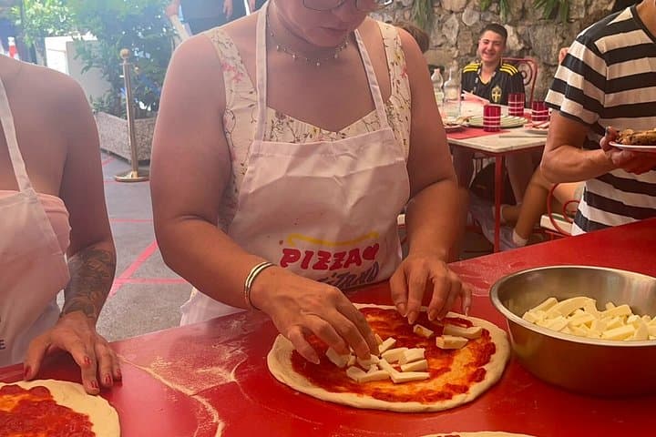 Positano Small Group Pizza Making Class, Tiramisu and Wine