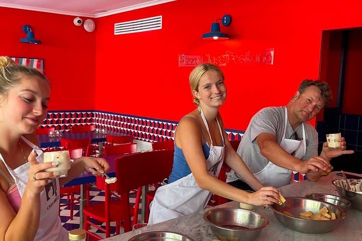 Positano Small Group Pizza Making Class, Tiramisu and Wine