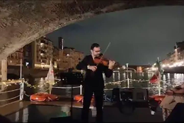Cruise on the River Arno with Live Concert