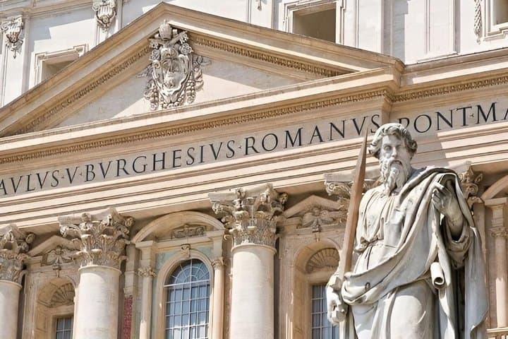 Saint Peter's Basilica Guided Tour with Access to Papal Tomb