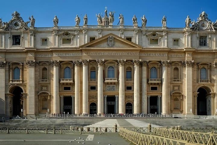 Saint Peter's Basilica Guided Tour with Access to Papal Tomb