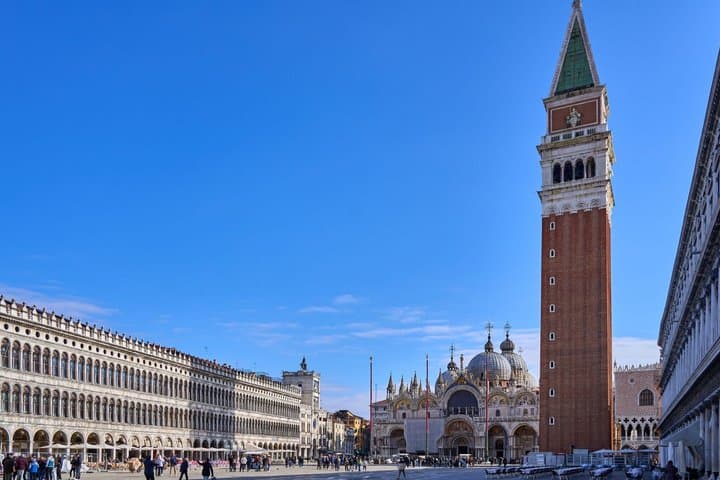 Venice Scavenger Hunt & Highlights Self-Guided Walking Tour