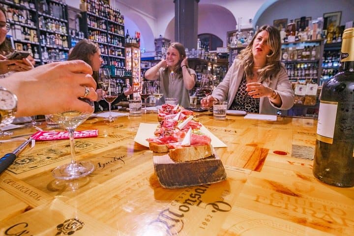 Guided Wine Walk in Florence with 3 Wine Pairing and Food Tasting