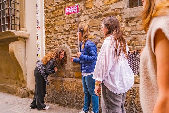 Guided Wine Walk in Florence with 3 Wine Pairing and Food Tasting