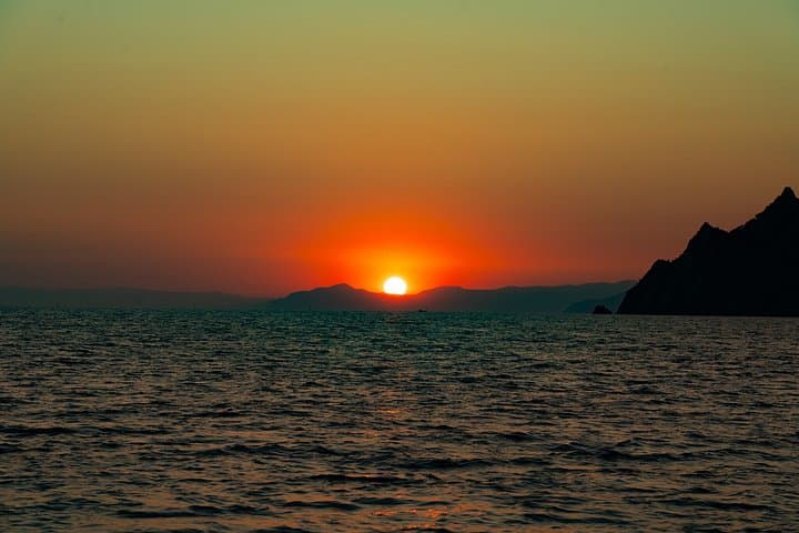 Sunset Boat Tour and Cinque Terre Aperitif from Monterosso