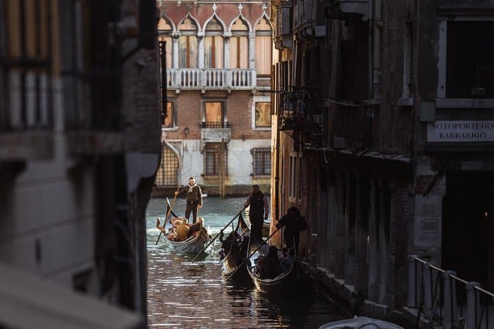 Skip the line Grand Canal Gondola Ride in Venice
