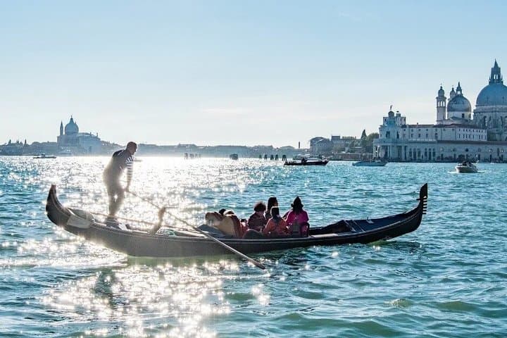 Skip the line Grand Canal Gondola Ride in Venice