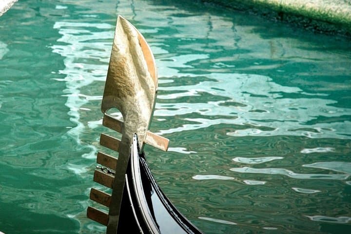 Skip the line Grand Canal Gondola Ride in Venice
