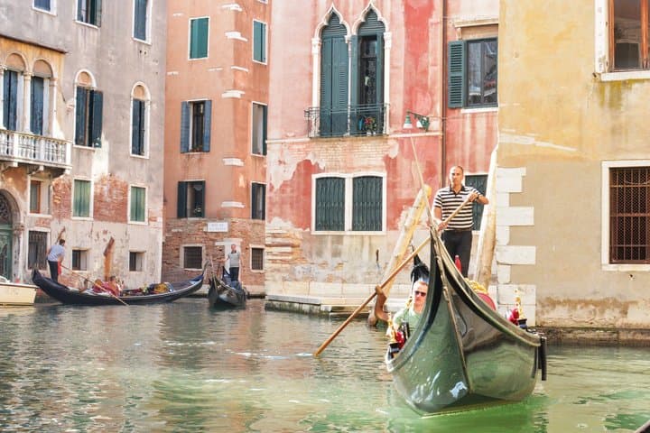 Skip the line Grand Canal Gondola Ride in Venice