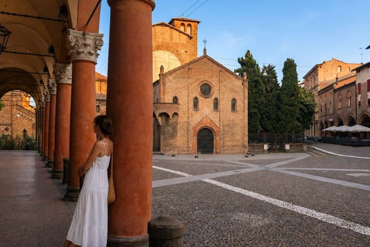 Bologna Scavenger Hunt & Highlights Self-Guided Walking Tour